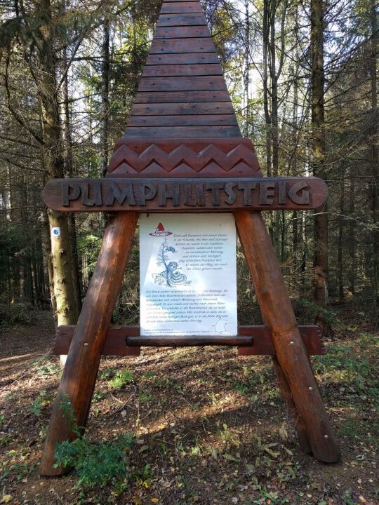 Infotafel zum Pumphutsteig auf dem Großen Picho