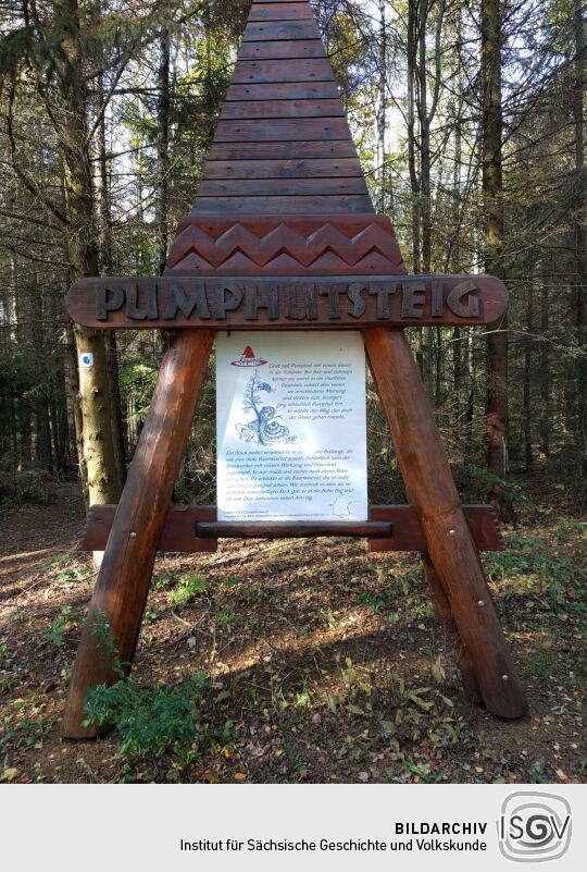 Infotafel zum Pumphutsteig auf dem Großen Picho