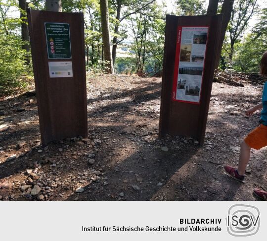 Informationstafeln am neuen Aussichtsturm auf dem Rodigt bei Nossen