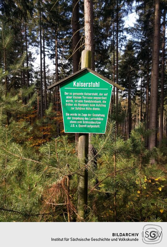 Infotafel am Kaiserstuhl im ehemaligen Park an der Schönen Höhe bei Dürrröhrsdorf-Dittersbach