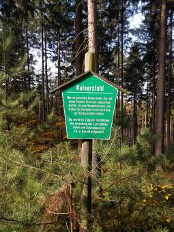 Infotafel am Kaiserstuhl im ehemaligen Park an der Schönen Höhe bei Dürrröhrsdorf-Dittersbach