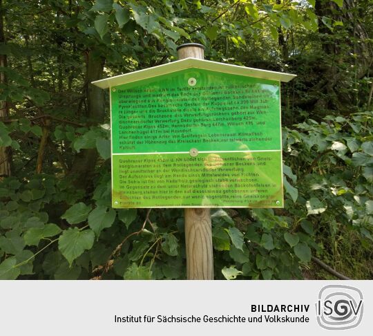 Infotafel am ehemaligen Basaltsteinbruch am Wilisch bei Glashütte