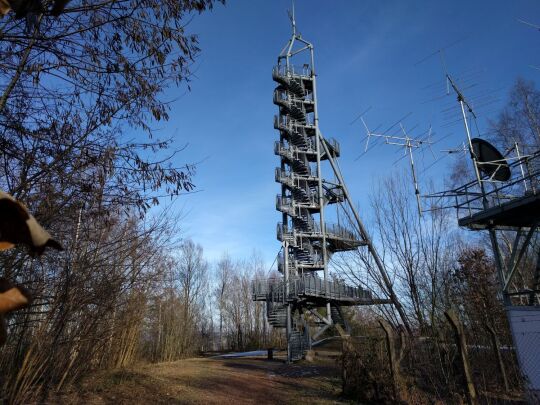 Der Glückauf-Turm auf der Deutschlandschachthalde in Oelsnitz/Erzgeb.