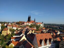 Blick vom Turmumgang der Frauenkirche zum Domberg