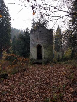 Der Ruinenturm im Schwedengarten in Schweizermühle in der Sächsischen Schweiz