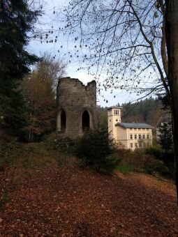 Der Ruinenturm im Schwedengarten in Schweizermühle in der Sächsischen Schweiz