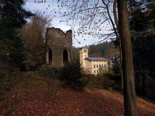 Der Ruinenturm im Schwedengarten in Schweizermühle in der Sächsischen Schweiz