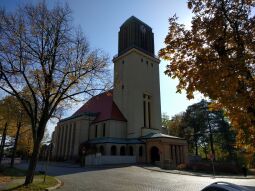 Die Evangelischen Kreuzkirche am Rand der Görlitzer Südstadt