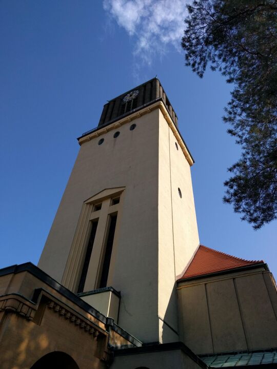 Die Evangelischen Kreuzkirche am Rand der Görlitzer Südstadt