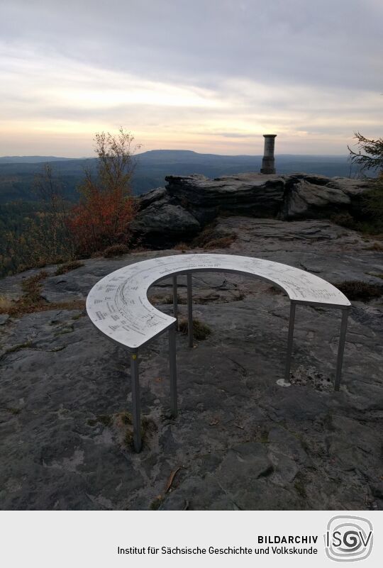 Panoramaerläuterung der Aussicht vom Großen Zschirnstein bei Reinhardtsdorf-Schöna