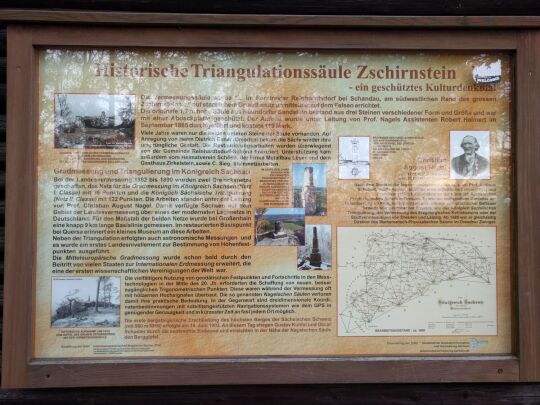 Infotafel zur Königlich Sächsischen Triangulierung auf dem Zschirnstein