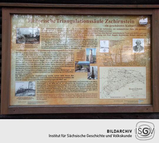 Infotafel zur Königlich Sächsischen Triangulierung auf dem Zschirnstein