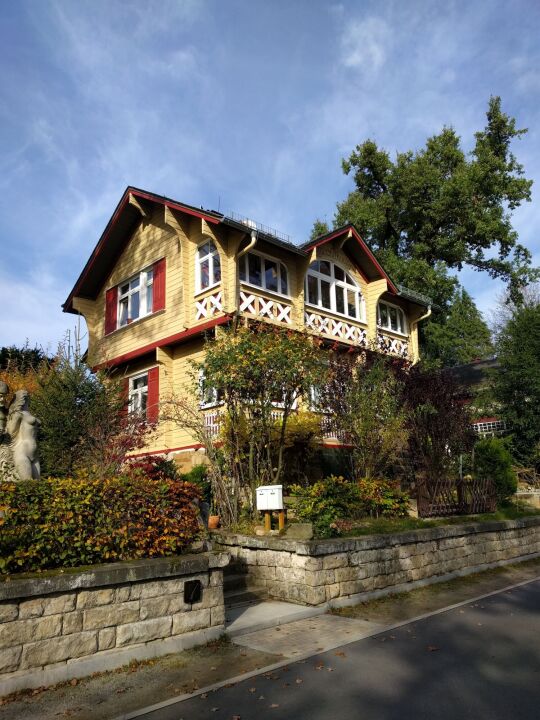 Ein vom Schandauer Hotelier Sendig an der Wende zum 20. Jahrhundert aus der Ostrauer Höhe erbautes Holzhaus.