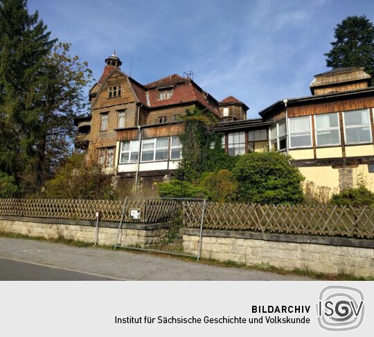 Holzhaus mit Fensterfront in Schandau