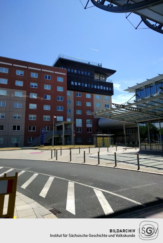 Bauteil mit der Aussichtsterasse am Flughafen Leipzig/Halle in Schkeuditz.