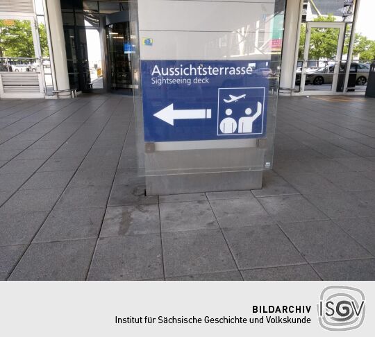 Infotafel am Flughafen Leipzig/Halle in Schkeuditz.