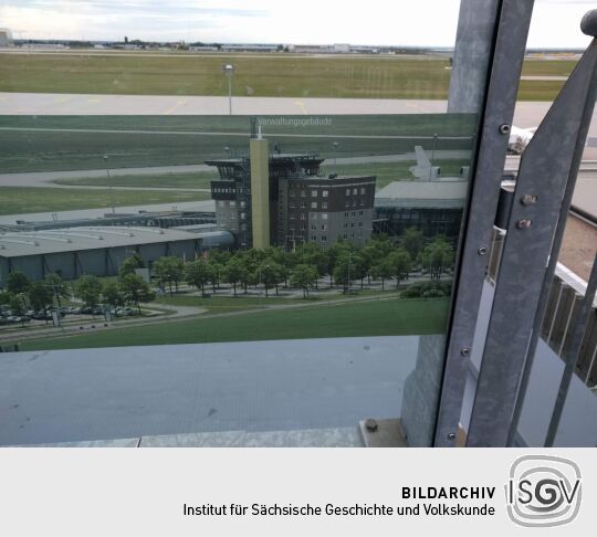 Auf der Aussichtsterrasse am Flughafen Leipzig/Halle in Schkeuditz.