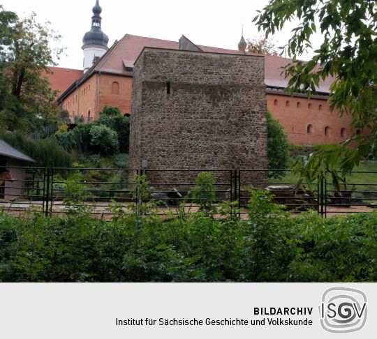 Die Alte Wasserkunst im Klostertierpark Riesa mit Aussichtsplattform .