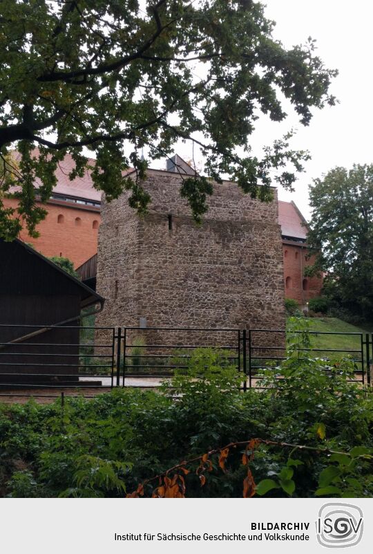 Die Alte Wasserkunst im Klostertierpark Riesa mit Aussichtsplattform .