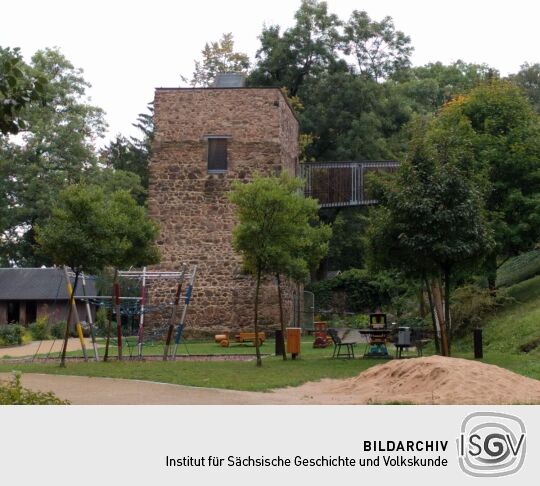 Die Alte Wasserkunst im Klostertierpark Riesa mit Aussichtsplattform .