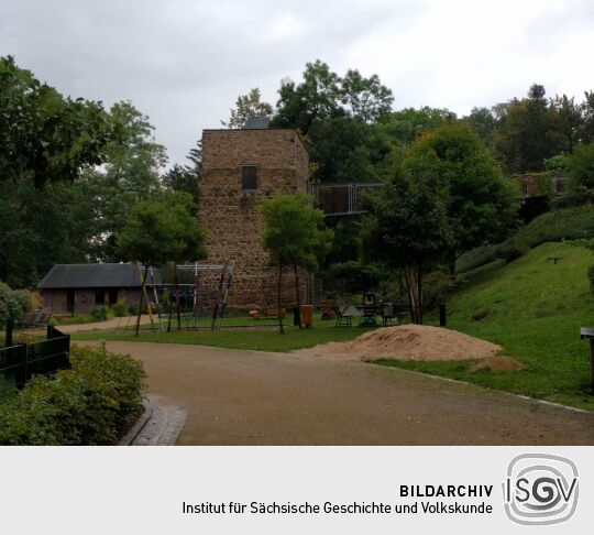 Die Alte Wasserkunst im Klostertierpark Riesa mit Aussichtsplattform .