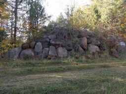 Der Hügel auf dem sich der Aussichtspunkt Oberlausitzblick am Osthang der Neuberzdorfer Höhe befindet.