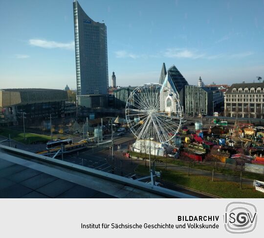 Blick von der Dachterrasse der ehemaligen Hauptpost in Leipzig, die heute zu einer Gaststätte gehört.