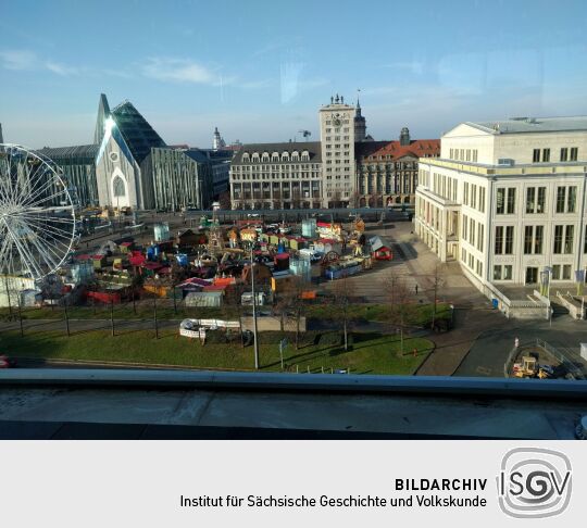 Blick von der Dachterrasse der ehemaligen Hauptpost in Leipzig, die heute zu einer Gaststätte gehört.