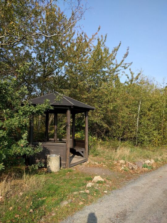 Schutzhütte auf der Karlshöhe im Spaargebirge.