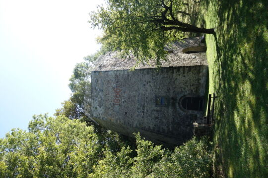 Der historische Kalkofen in Maxen mit der 2004 eingerichteten Aussichtsplattform.