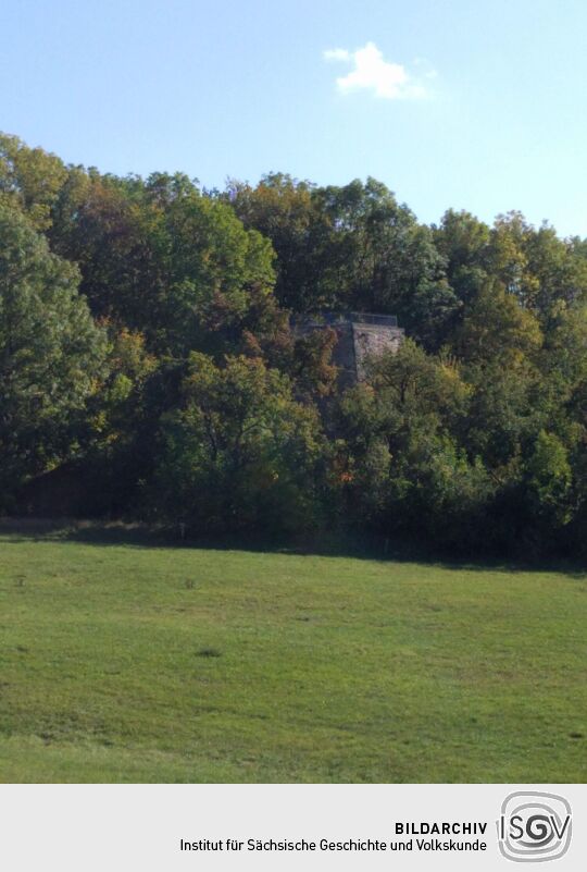 Der historische Kalkofen in Maxen mit der 2004 eingerichteten Aussichtsplattform.