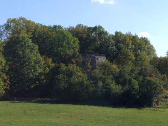 Der historische Kalkofen in Maxen mit der 2004 eingerichteten Aussichtsplattform.