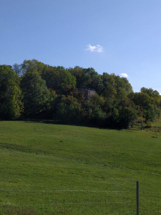 Der historische Kalkofen in Maxen mit der 2004 eingerichteten Aussichtsplattform.