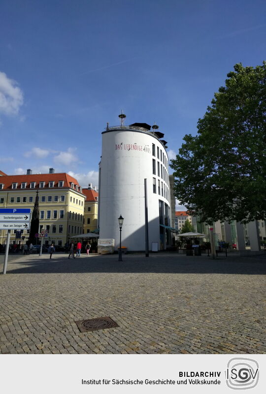 Das Lebendige Haus Dresden am Postplatz.