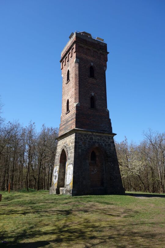 Der Julius-Mosen-Turm auf dem Eisenberg bei Jocketa.