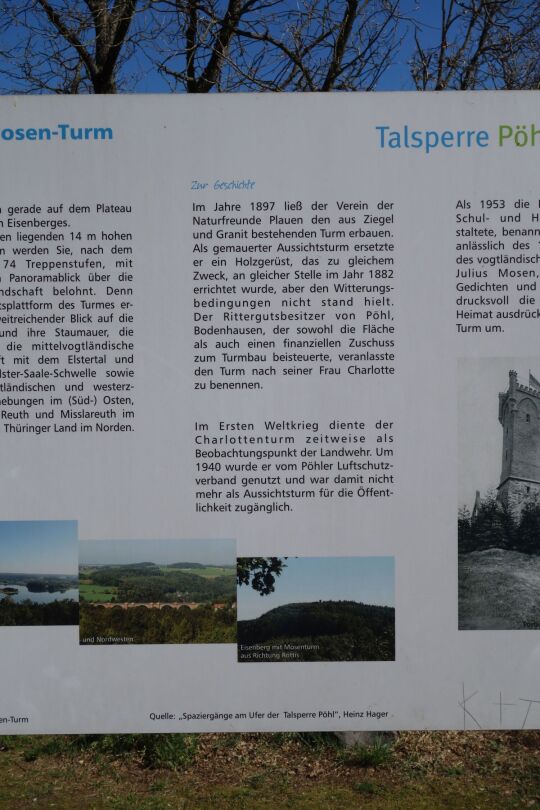 Infotafel zur Geschichte des Julius-Mosen-Turm auf dem Eisenberg bei Jocketa.