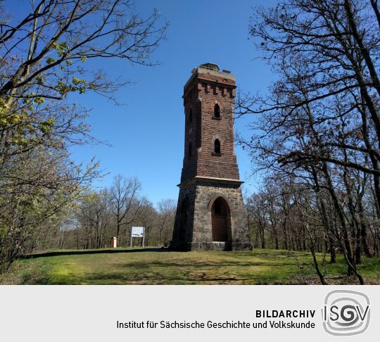 Der Julius-Mosen-Turm auf dem Eisenberg bei Jocketa.