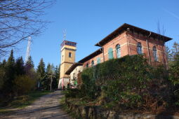 Der Dr. Köhler-Turm auf dem Gleesberg bei Schneeberg.