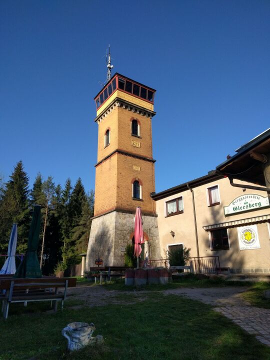 Der Dr. Köhler-Turm auf dem Gleesberg bei Schneeberg.