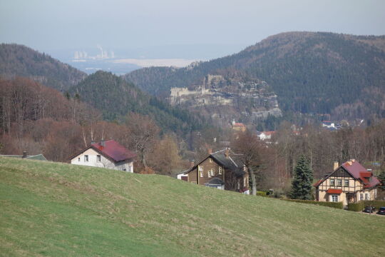 Blick von der Höhe des Johannisteins (Jánské kameny) nach Oybin.