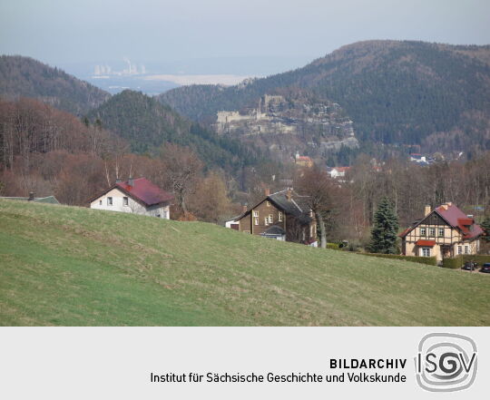 Blick von der Höhe des Johannisteins (Jánské kameny) nach Oybin.