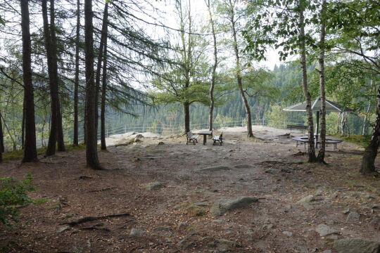 Der Katzenstein oberhalb der Schwarzen Pockau bei Pobershau im Erzgebirge.