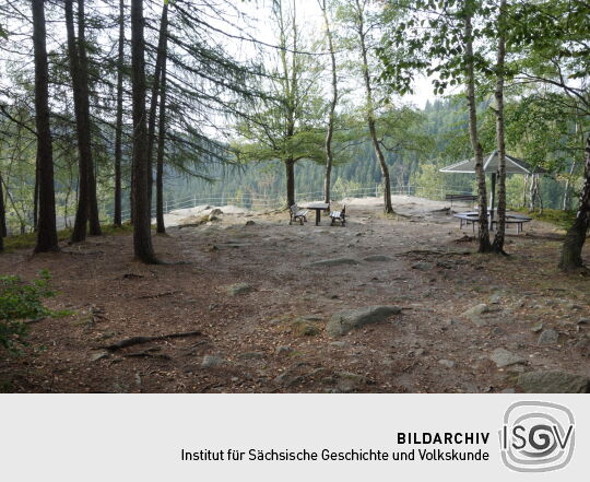 Der Katzenstein oberhalb der Schwarzen Pockau bei Pobershau im Erzgebirge.