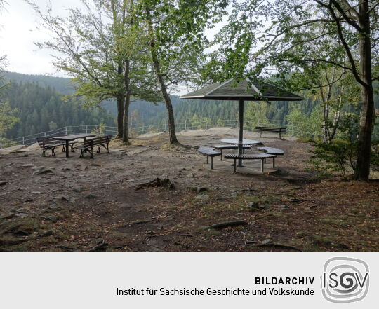 Der Katzenstein oberhalb der Schwarzen Pockau bei Pobershau im Erzgebirge.