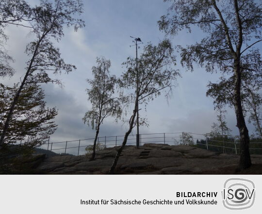 Der Katzenstein oberhalb der Schwarzen Pockau bei Pobershau im Erzgebirge.