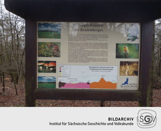 Touristische Informationstafel auf dem Keulenberg bei Oberlichtenau.