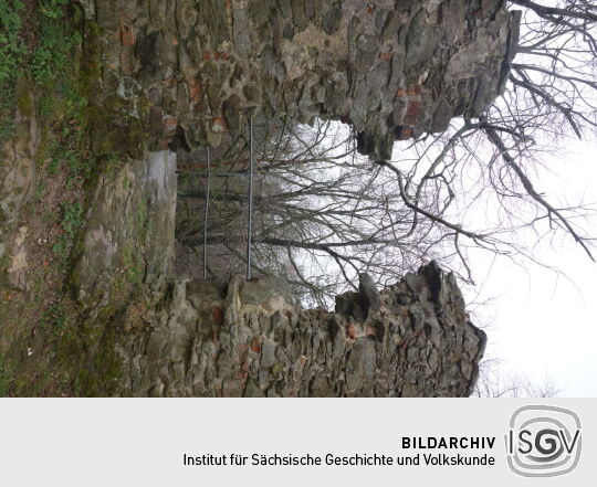 Die Ruine des Jagdschlösschens auf dem Keulenberg bei Oberlichtenau.