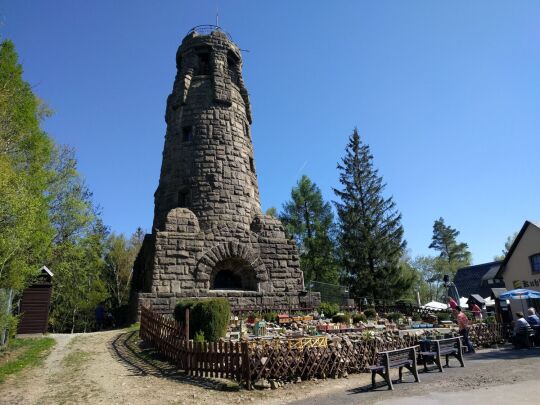 Der 1900 als Bismarckturm errichtete Aussichtsturm auf dem Kuhberg bei Netzschkau.