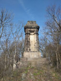 Der Bismarckturm auf der Landeskrone bei Görlitz.