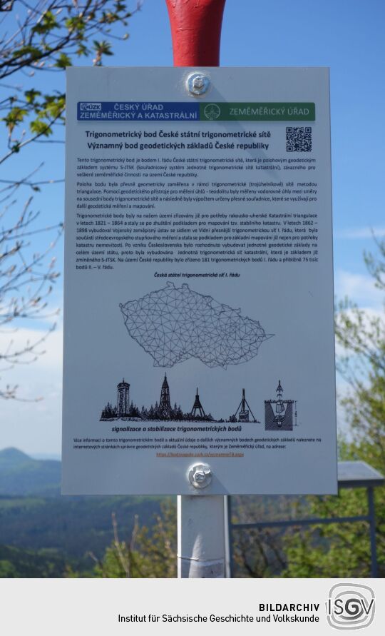 Infotafel  auf dem Gipfel der Lausche im Zittauer Gebirge.